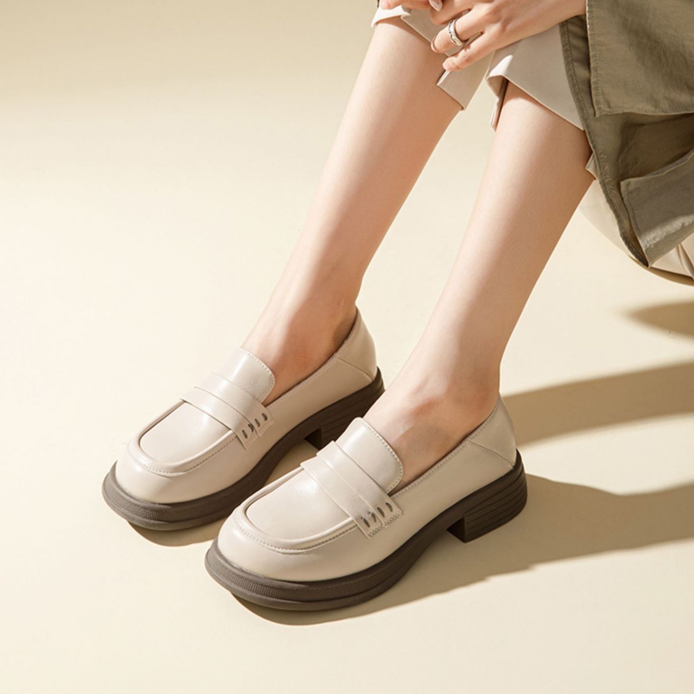 Lookbook (W) Exull Yi Si Q 'Beige Kasual Platform Ujung Bulat' 1315101171