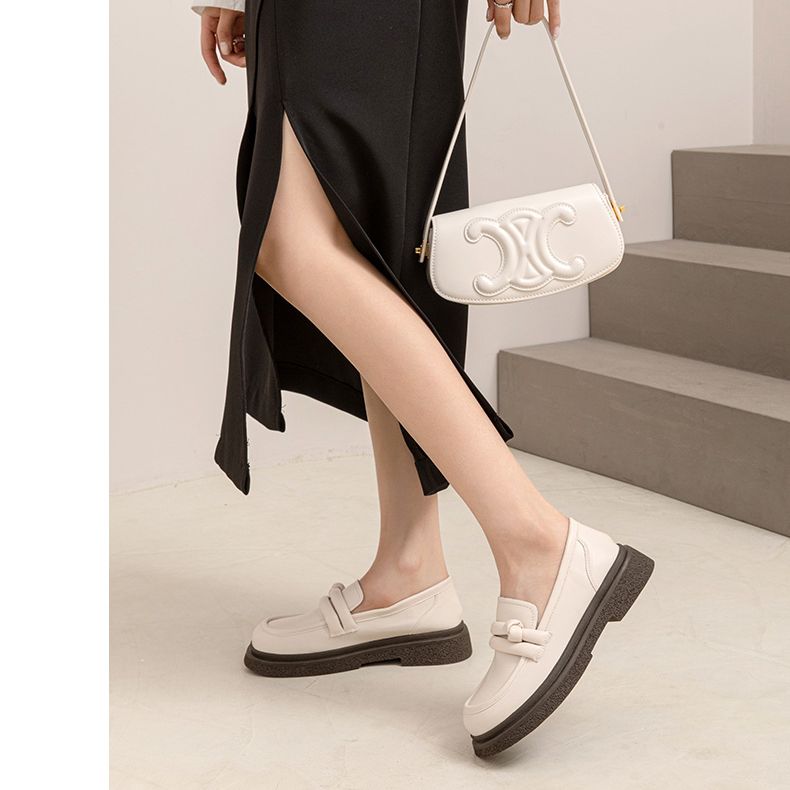 Shop EXULL 依思Q 設計感一腳蹬 休閒單鞋 女款 米白色