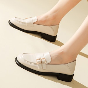 EXULL 依思Q 合成革圓頭英倫風舒適休閒單鞋 女款 米白色 Shop EXULL 依思Q 合成革圓頭英倫風舒適休閒單鞋 女款 米白色