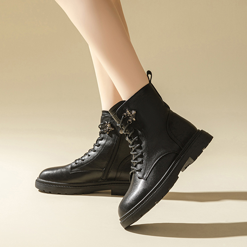 Lookbook (W) Botas Martin de Tubo Corto con Tacón Grueso Exull Yi Si Q Punta Redonda 'Negro' 12I8625860