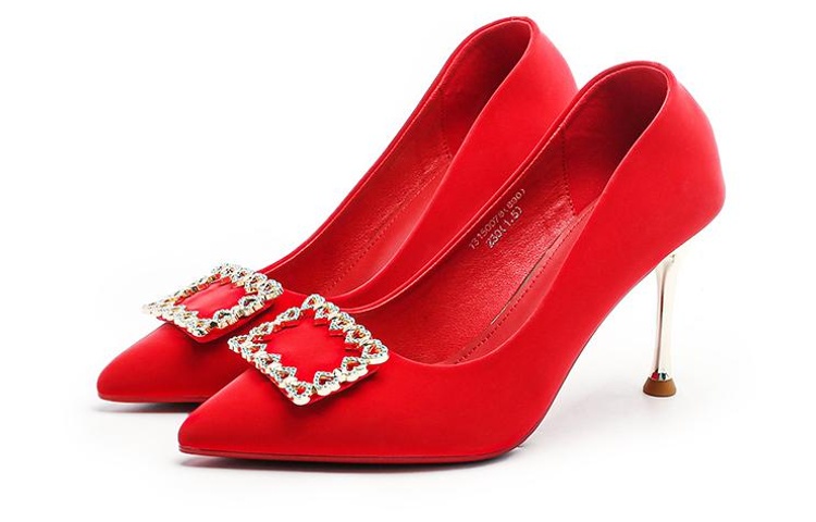 Lookbook (W) Exull 伊诗Q '红色金属扣细高跟鞋' 1315007810