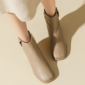 (W) Botas al Tobillo de Tacón Grueso Cuadrado de Cuero Sintético 'Milk Tea' Exull Yisi Q 1218627497 Lookbook (W) Botas al Tobillo de Tacón Grueso Cuadrado de Cuero Sintético 'Milk Tea' Exull Yisi Q 1218627497