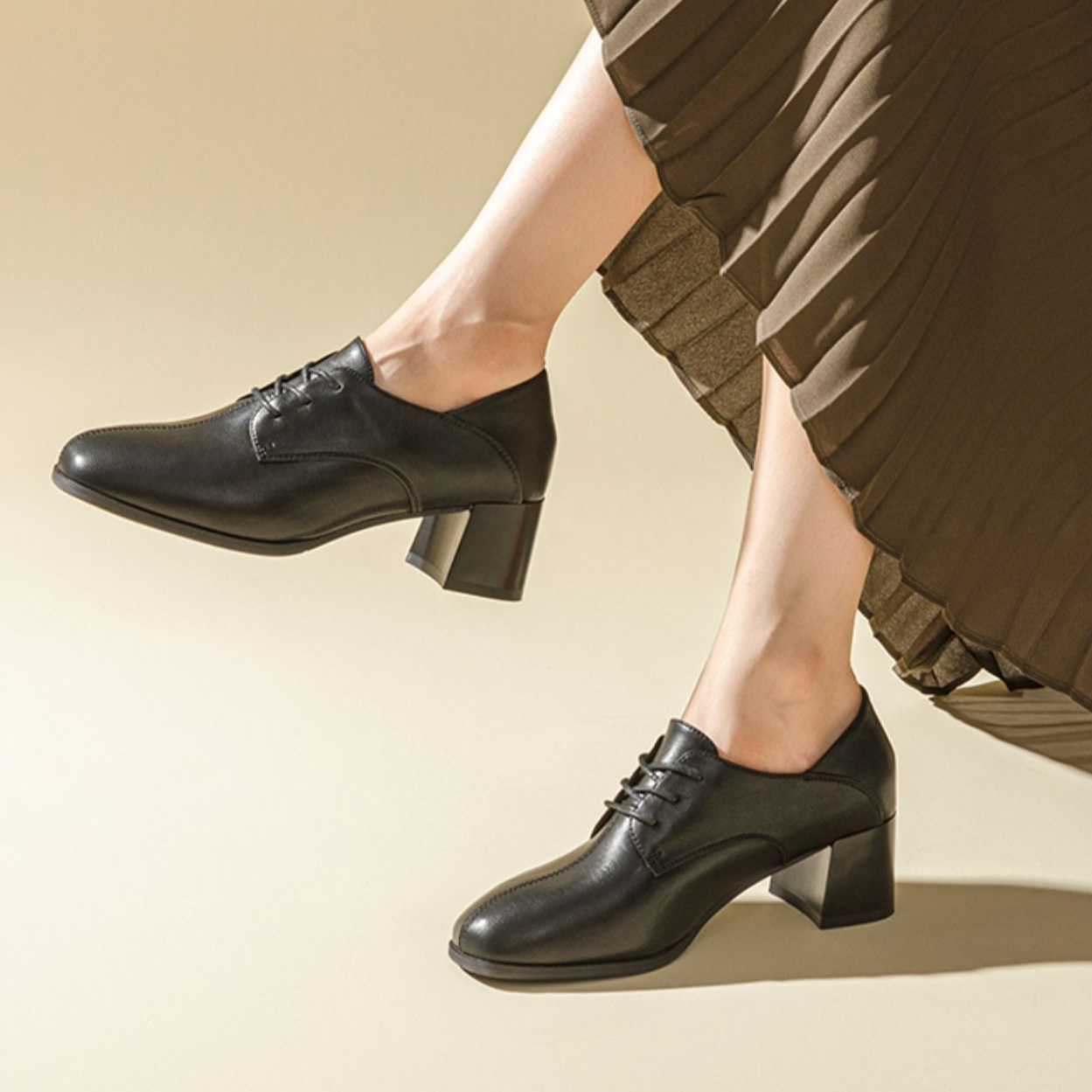 Lookbook EXULL 依思Q 合成革圓頭粗跟高跟鞋 5公分 女款 黑色