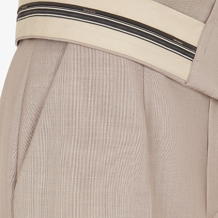 Shop (W) FENDI Seluar Kasual Pinggang Zip Asimetrik - Kelabu. FR6540S9AF0U6W