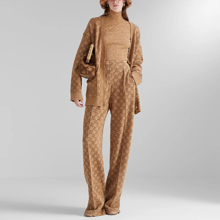 Shop (W) FENDI 米色高領毛衣帶FF字母圖案設計。 FZX749AGIRF1FLF