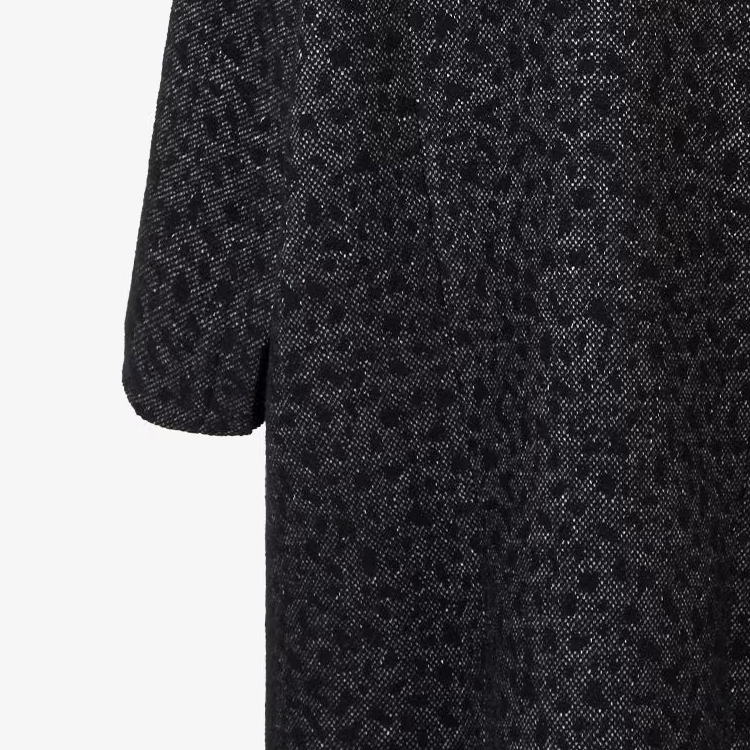 Purchase (W) FENDI Mantel Hitam Motif Hewan Kasual. FF9007AXAVF0GME