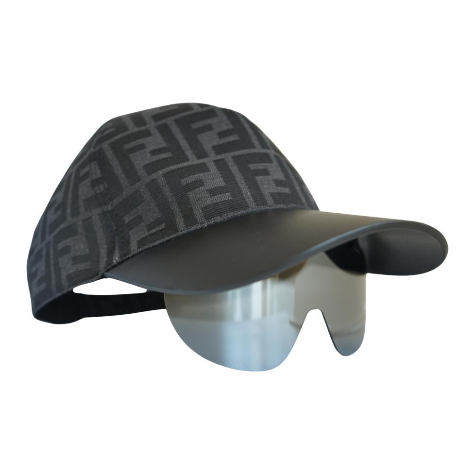 Lookbook (W) Gorra de Béisbol FENDI Negra de Acetato Estampado. FE40022U01C