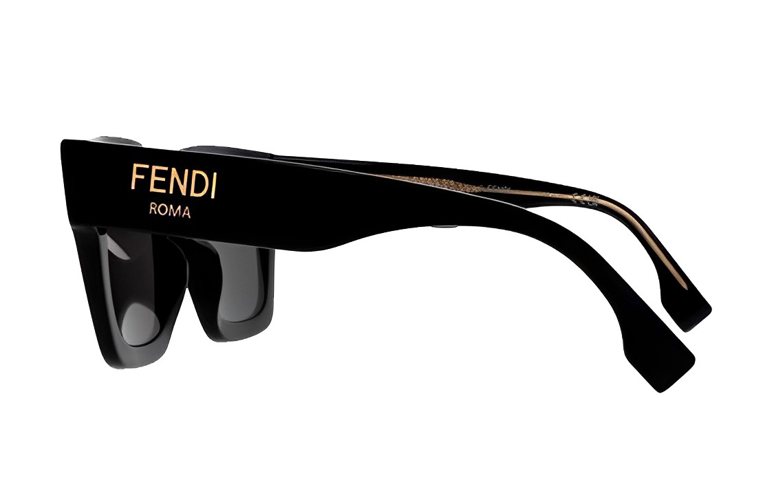 Shop (W) FENDI 黑色方形太陽眼鏡，雕刻品牌標誌鏡腳。 FE40101I01A