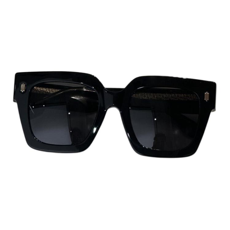 (Women) FENDI  Black Square Sunglasses with Logo Engraving. FE40101F5201A 圖 5