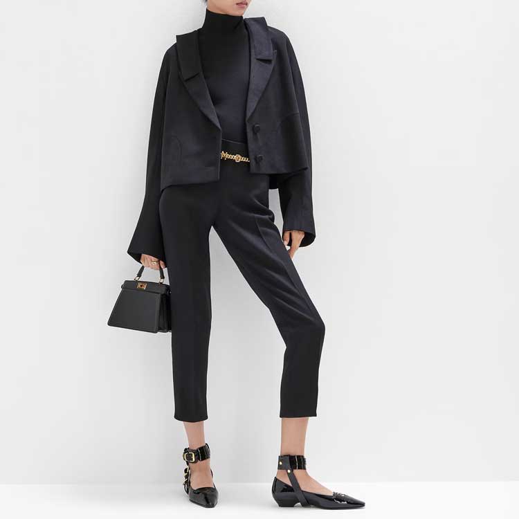 Shop (W) 芬迪 黑色高领毛衣 搭配简约标志印花设计 FZXB16AQYRF0GME