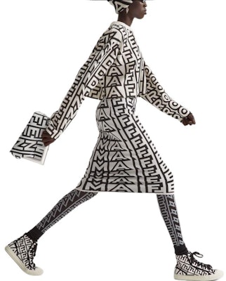 (W) FENDI Hitam Two-Tone Knit Pullover Sweatshirt Koleksi Capsule. FS7944AMGWF1KCV Shop (W) FENDI Hitam Two-Tone Knit Pullover Sweatshirt Koleksi Capsule. FS7944AMGWF1KCV