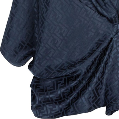 (Women) FENDI Blue Logo Print Long-Sleeve Shirt. FS8109AJ0ZF1M2F Sizing (Women) FENDI Blue Logo Print Long-Sleeve Shirt. FS8109AJ0ZF1M2F