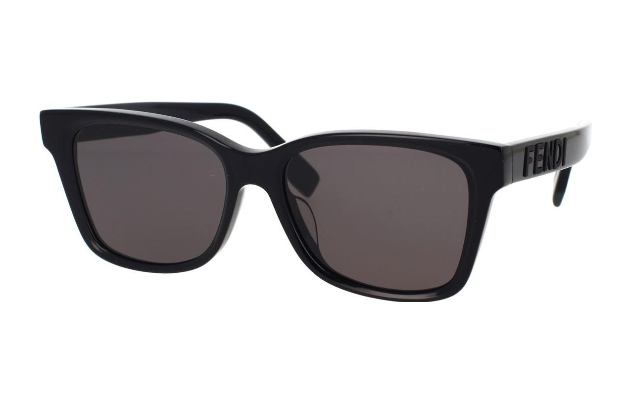 (Women) FENDI  Classic Logo Square Sunglasses - Casual and Versatile. FE40046U5401A