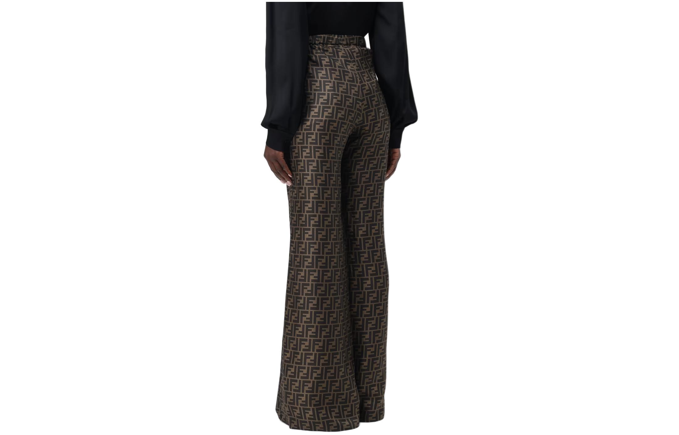 Lookbook (W) FENDI Seluar Kelabu Mid-Rise Berikat Flared dengan Corak Keseluruhan. FR6537A8G3F1440