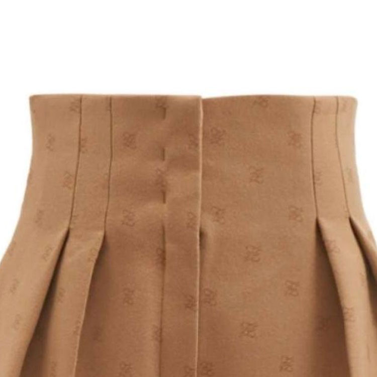 Details for (W) FENDI Celana Pendek High-Waist Polos dengan Logo Print - Camel. FR6336AHL4F1ENR