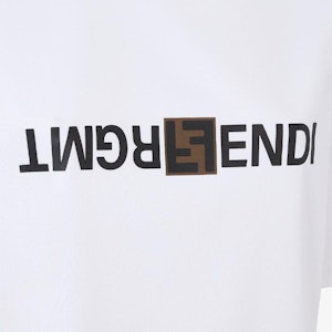 (W) 펜디 로고 프린트 반팔 오버사이즈 티셔츠 화이트 SS24. FS9626AQFZF0ZNM Shop (W) 펜디 로고 프린트 반팔 오버사이즈 티셔츠 화이트 SS24. FS9626AQFZF0ZNM