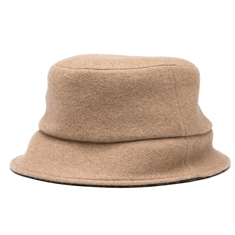 Lookbook (W) FENDI 純羊毛漁夫帽 - 保暖時尚 FXQ901AIX1F1ISN