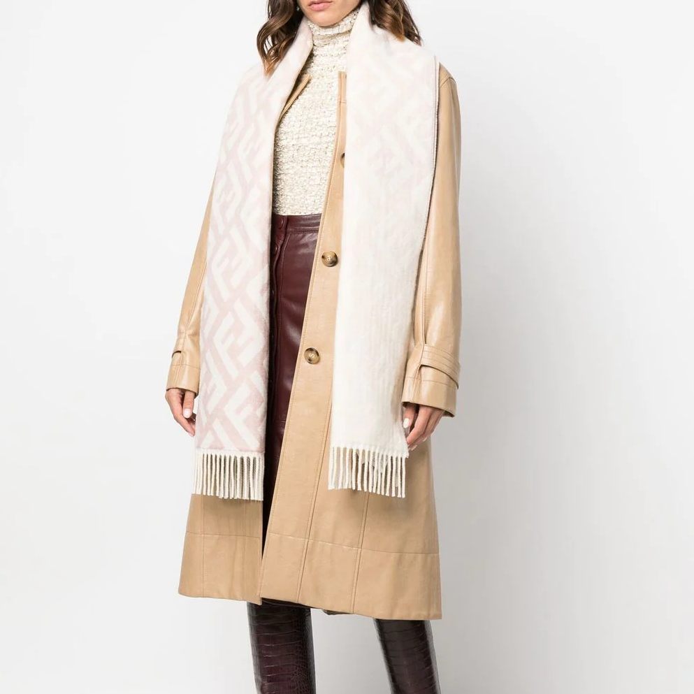 (Women) FENDI  Reversible Letter Gradient Cashmere Scarf. FXT363ALSWF0QD1 圖 3