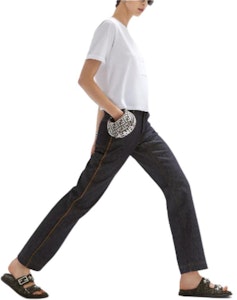 (W) 펜디 화이트 레터 프린트 라운드넥 레귤러핏 티셔츠. FS9619ANQSF0ZNM Shop (W) 펜디 화이트 레터 프린트 라운드넥 레귤러핏 티셔츠. FS9619ANQSF0ZNM