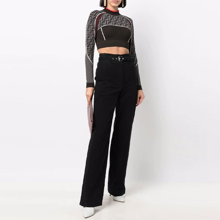 Lookbook (W) FENDI 2021秋冬经典logo黑色短款长袖T恤。 FAF158AGMAF1ENI