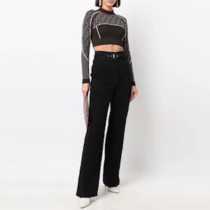 (W) FENDI 2021秋冬经典logo黑色短款长袖T恤。 FAF158AGMAF1ENI Lookbook (W) FENDI 2021秋冬经典logo黑色短款长袖T恤。 FAF158AGMAF1ENI