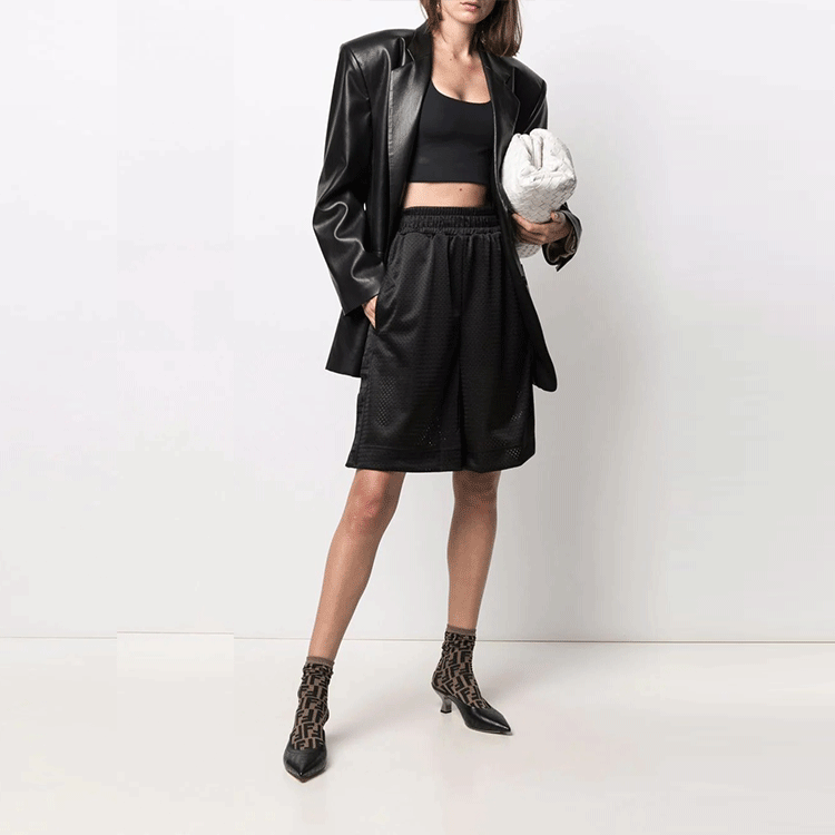 Lookbook (W) FENDI FW21 Falda-Short Negra con Cintura Elástica y Largo a la Rodilla. FAB233AESDF0GME