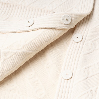 (W) FENDI FW22 Sweater Rajut V-Neck Embossed Wanita Off-White. FZC944ALOHF1IHA Purchase (W) FENDI FW22 Sweater Rajut V-Neck Embossed Wanita Off-White. FZC944ALOHF1IHA