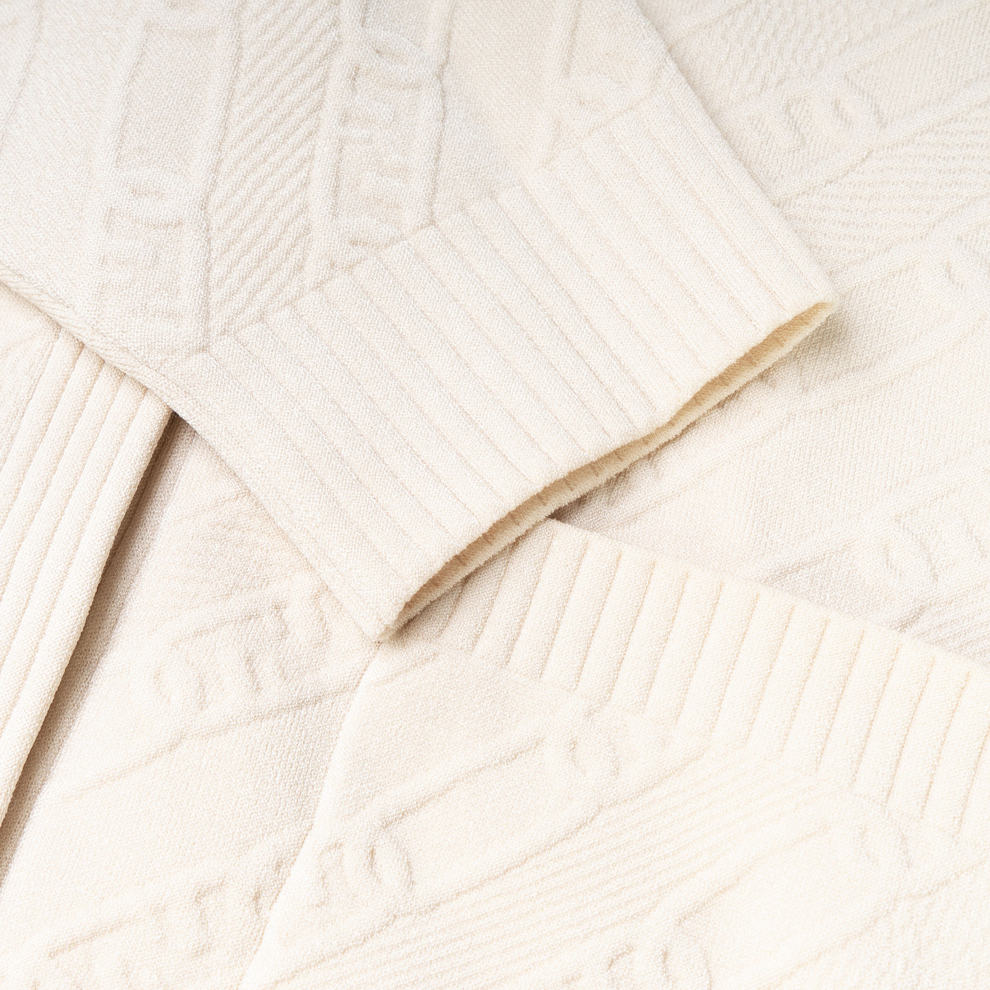 Details for (W) FENDI FW22 Sweater Rajut V-Neck Embossed Wanita Off-White. FZC944ALOHF1IHA