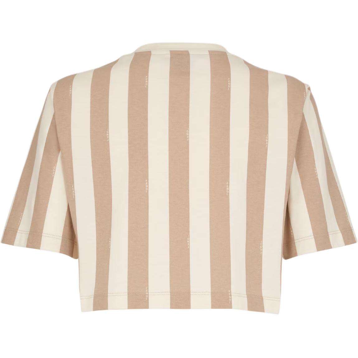 Lookbook (W) Camiseta Beige FENDI FW24 de Rayas con Logo y Manga Corta Casual. FS9662AS8EF1P2V