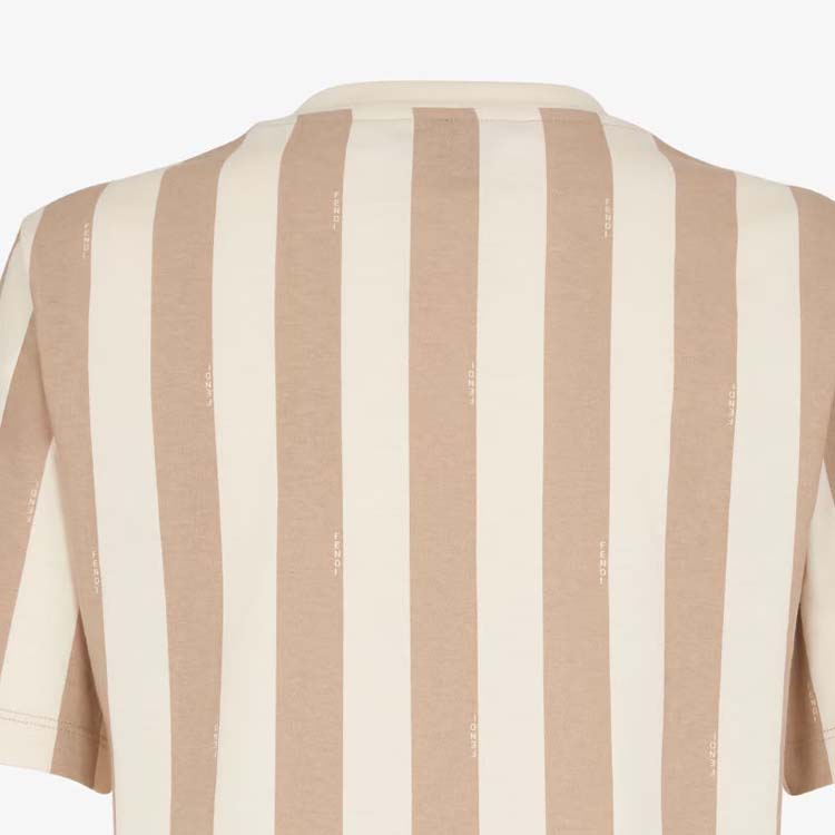Sizing (W) Camiseta Beige FENDI FW24 de Rayas con Logo y Manga Corta Casual. FS9662AS8EF1P2V