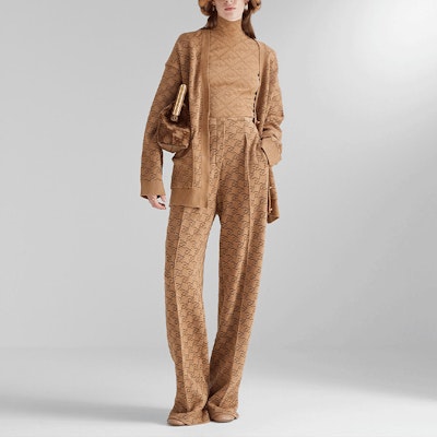 (W) FENDI 棕色滿版V領針織開衫 長袖休閒毛衣 FZC920AHEDF1FLF Shop (W) FENDI 棕色滿版V領針織開衫 長袖休閒毛衣 FZC920AHEDF1FLF