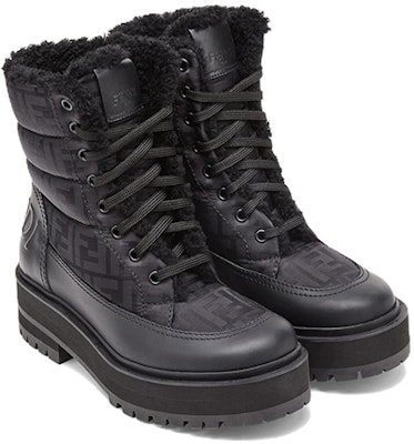 (W) 펜디 블랙 레더 레이스업 앵클부츠 8T8245AKXQF150G Lookbook (W) 펜디 블랙 레더 레이스업 앵클부츠 8T8245AKXQF150G