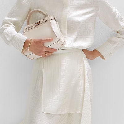 (W) Cincin FENDI Logo Wanita Warna Emas. 8AK182A5TOF09ZE Lookbook (W) Cincin FENDI Logo Wanita Warna Emas. 8AK182A5TOF09ZE