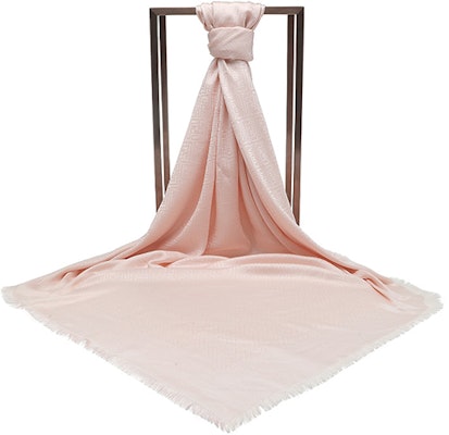 (W) FENDI Syal Motif Logo Pola Warna Pink FXT9249EAF1FR0 Lookbook (W) FENDI Syal Motif Logo Pola Warna Pink FXT9249EAF1FR0