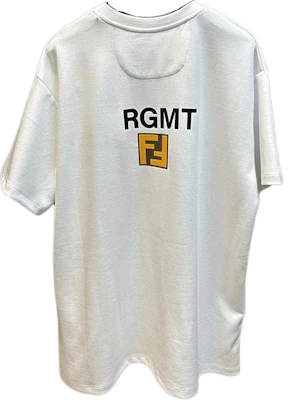 (W) FENDI Pokémon Logo Print Kaos Lengan Pendek SS24. FS9626AQFXF0ZNM Sizing (W) FENDI Pokémon Logo Print Kaos Lengan Pendek SS24. FS9626AQFXF0ZNM