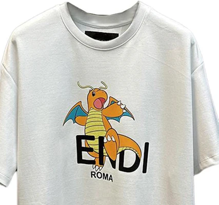 (W) FENDI Pokémon Logo Print Kaos Lengan Pendek SS24. FS9626AQFXF0ZNM 1