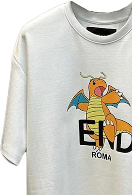 (W) FENDI Pokémon Logo Print Kaos Lengan Pendek SS24. FS9626AQFXF0ZNM 2