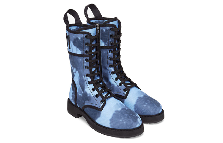 Lookbook FENDI 經典標誌 帆布機車靴 女款 淺藍色