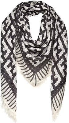 (W) FENDI Syal/Shawl Hitam/Putih Lembut dan Stylish. FXT069AO40F0QA1 Lookbook (W) FENDI Syal/Shawl Hitam/Putih Lembut dan Stylish. FXT069AO40F0QA1