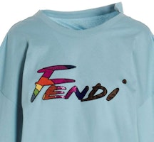 (W) FENDI SS22 T-Shirt Cetakan Logo Biru Mist. FS7890AJXGF1H3F Sizing (W) FENDI SS22 T-Shirt Cetakan Logo Biru Mist. FS7890AJXGF1H3F