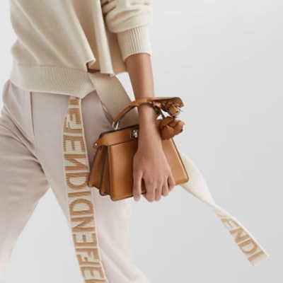 (W) FENDI SS23 Beige Knit Sweater dengan Cetakan Logo Huruf. FZX969ANJJF084J Details for (W) FENDI SS23 Beige Knit Sweater dengan Cetakan Logo Huruf. FZX969ANJJF084J