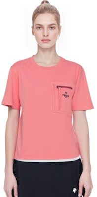 (W) FENDI SS23 Kaos Pendek Crewneck Pink dengan Logo Print dan Ritsleting. FS7389ANQSF1K9Y Shop (W) FENDI SS23 Kaos Pendek Crewneck Pink dengan Logo Print dan Ritsleting. FS7389ANQSF1K9Y