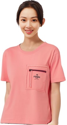 (W) FENDI SS23 Kaos Pendek Crewneck Pink dengan Logo Print dan Ritsleting. FS7389ANQSF1K9Y Purchase (W) FENDI SS23 Kaos Pendek Crewneck Pink dengan Logo Print dan Ritsleting. FS7389ANQSF1K9Y