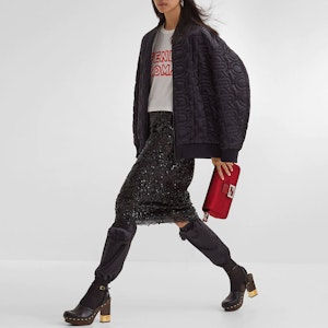 (W) 펜디 SS23 화이트 크롭 로고 프린트 반팔 티셔츠 FS7389AMGUF1KJ4 Shop (W) 펜디 SS23 화이트 크롭 로고 프린트 반팔 티셔츠 FS7389AMGUF1KJ4