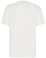 (W) FENDI SS23 Baju-T Putih Lengan Pendek dengan Cetakan Logo Huruf. FS9599AQ9AF1M2A Lookbook (W) FENDI SS23 Baju-T Putih Lengan Pendek dengan Cetakan Logo Huruf. FS9599AQ9AF1M2A