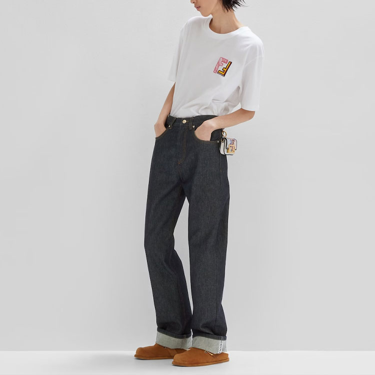 Shop (W) FENDI SS23獨家印花白色短袖女款圓領T恤。 FS7965AQ9KF0ZNM