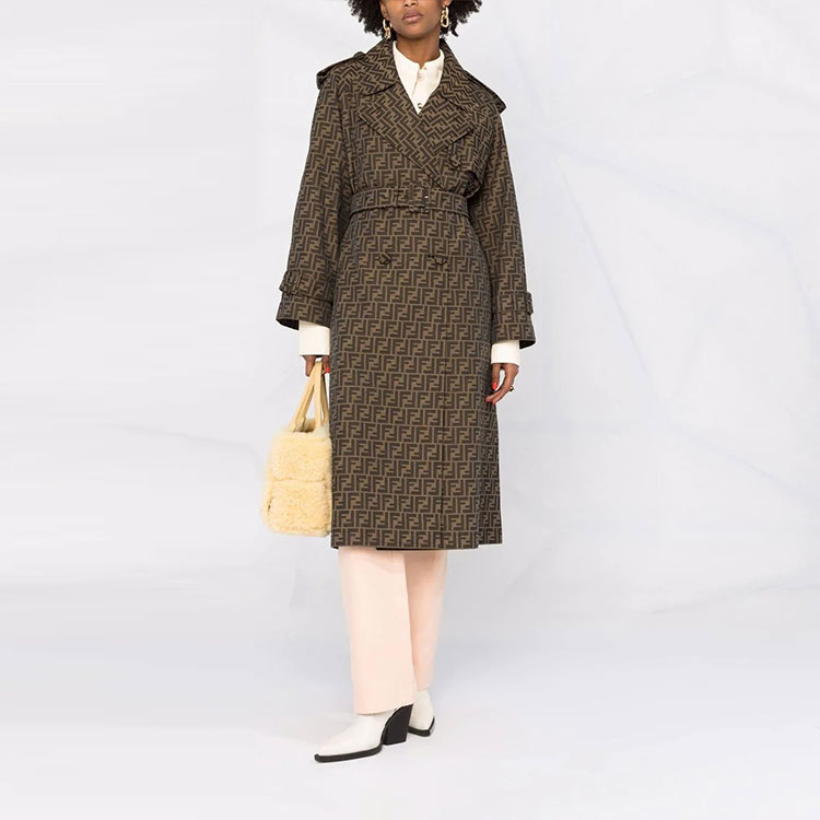 Lookbook (W) FENDI Mantel Kasual Kerah Cokelat dengan Logo Print. FF8824A5W3F118W