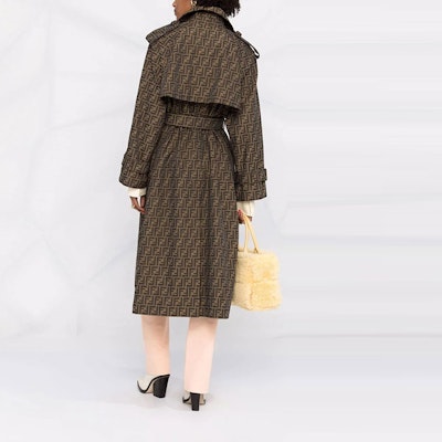 (W) FENDI Mantel Kasual Kerah Cokelat dengan Logo Print. FF8824A5W3F118W Shop (W) FENDI Mantel Kasual Kerah Cokelat dengan Logo Print. FF8824A5W3F118W