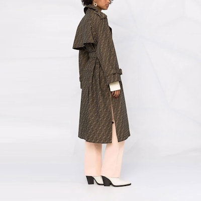 (W) FENDI Mantel Kasual Kerah Cokelat dengan Logo Print. FF8824A5W3F118W Purchase (W) FENDI Mantel Kasual Kerah Cokelat dengan Logo Print. FF8824A5W3F118W