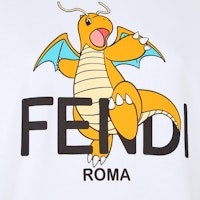 (W) FENDI x Pokémon Baju Lengan Panjang Cetak Logo SS24. FS9627AQFYF0GME Shop (W) FENDI x Pokémon Baju Lengan Panjang Cetak Logo SS24. FS9627AQFYF0GME